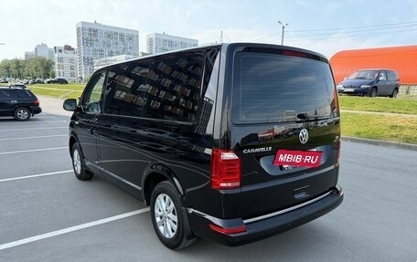 Volkswagen Caravelle T6 рестайлинг, 2017 год, 3 030 000 рублей, 3 фотография