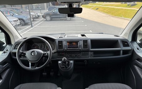Volkswagen Caravelle T6 рестайлинг, 2017 год, 3 030 000 рублей, 14 фотография