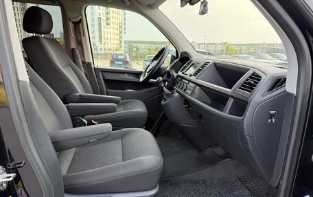 Volkswagen Caravelle T6 рестайлинг, 2017 год, 3 030 000 рублей, 13 фотография