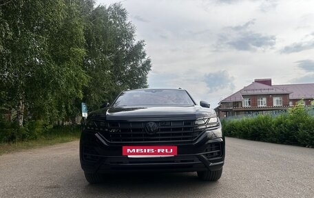 Volkswagen Touareg III, 2018 год, 5 600 000 рублей, 2 фотография