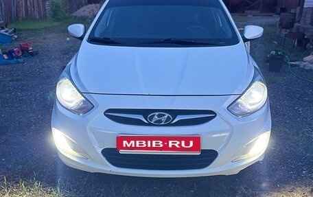 Hyundai Solaris II рестайлинг, 2011 год, 730 000 рублей, 1 фотография