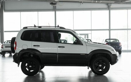 Chevrolet Niva I рестайлинг, 2017 год, 695 000 рублей, 5 фотография
