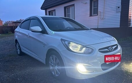 Hyundai Solaris II рестайлинг, 2011 год, 730 000 рублей, 2 фотография
