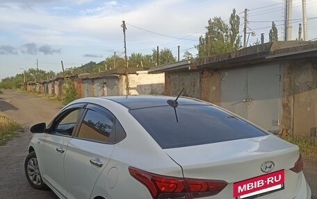 Hyundai Solaris II рестайлинг, 2019 год, 800 000 рублей, 3 фотография