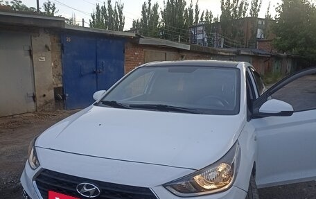 Hyundai Solaris II рестайлинг, 2019 год, 800 000 рублей, 6 фотография