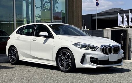 BMW 1 серия, 2022 год, 1 966 000 рублей, 3 фотография