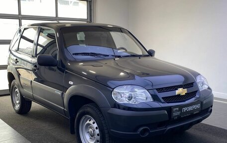 Chevrolet Niva I рестайлинг, 2015 год, 699 000 рублей, 3 фотография