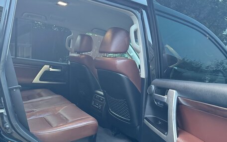 Toyota Land Cruiser 200, 2016 год, 5 600 000 рублей, 3 фотография