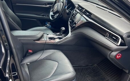Toyota Camry, 2018 год, 2 500 000 рублей, 9 фотография
