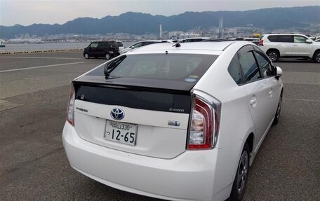 Toyota Prius, 2014 год, 1 385 000 рублей, 2 фотография