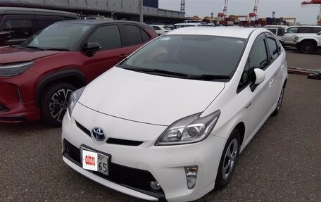 Toyota Prius, 2014 год, 1 385 000 рублей, 4 фотография