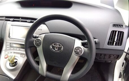 Toyota Prius, 2014 год, 1 385 000 рублей, 7 фотография