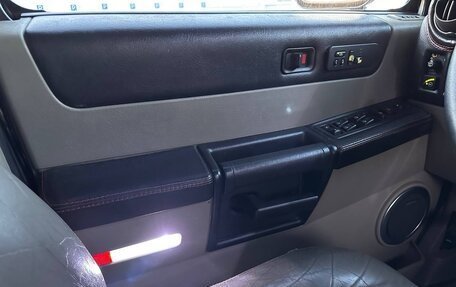 Hummer H2, 2004 год, 2 400 000 рублей, 32 фотография
