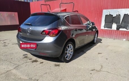 Opel Astra J, 2011 год, 700 000 рублей, 2 фотография
