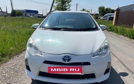 Toyota Aqua I, 2013 год, 888 000 рублей, 2 фотография