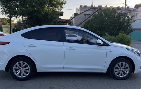 Hyundai Solaris II рестайлинг, 2017 год, 1 400 000 рублей, 2 фотография