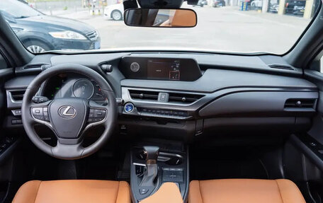 Lexus UX I, 2022 год, 2 600 000 рублей, 12 фотография