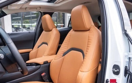 Lexus UX I, 2022 год, 2 600 000 рублей, 11 фотография