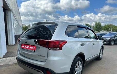 Mitsubishi Outlander III рестайлинг 3, 2020 год, 1 999 000 рублей, 4 фотография