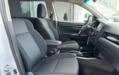 Mitsubishi Outlander III рестайлинг 3, 2020 год, 1 999 000 рублей, 12 фотография