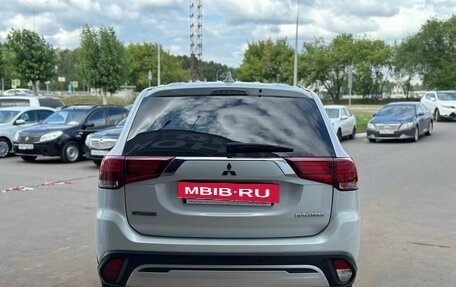 Mitsubishi Outlander III рестайлинг 3, 2020 год, 1 999 000 рублей, 5 фотография