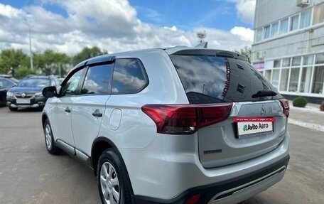 Mitsubishi Outlander III рестайлинг 3, 2020 год, 1 999 000 рублей, 6 фотография