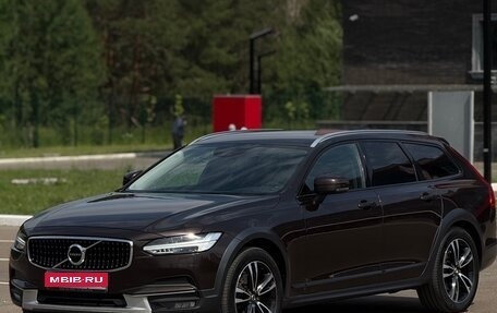 Volvo V90 Cross Country I рестайлинг, 2018 год, 3 100 000 рублей, 1 фотография