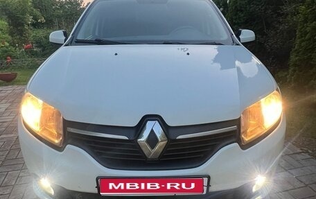 Renault Sandero II рестайлинг, 2016 год, 870 000 рублей, 1 фотография