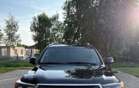 Toyota Land Cruiser 200, 2015 год, 4 300 000 рублей, 2 фотография