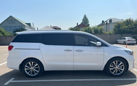KIA Carnival III, 2019 год, 3 000 000 рублей, 6 фотография