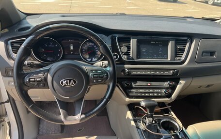 KIA Carnival III, 2019 год, 3 000 000 рублей, 14 фотография