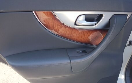 Infiniti FX II, 2010 год, 1 930 000 рублей, 21 фотография