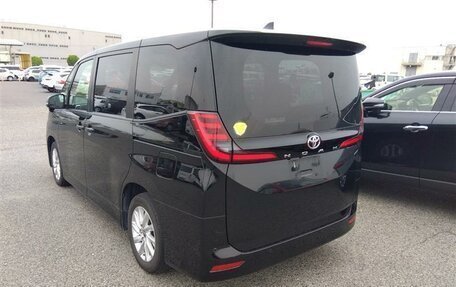 Toyota Noah, 2022 год, 3 015 000 рублей, 2 фотография