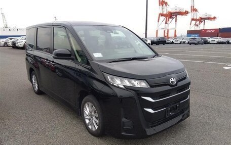 Toyota Noah, 2022 год, 3 015 000 рублей, 5 фотография