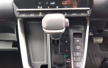 Toyota Noah, 2022 год, 3 015 000 рублей, 8 фотография
