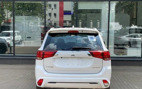 Mitsubishi Outlander III рестайлинг 3, 2022 год, 3 050 000 рублей, 7 фотография