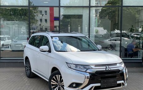 Mitsubishi Outlander III рестайлинг 3, 2022 год, 3 050 000 рублей, 3 фотография