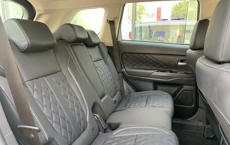Mitsubishi Outlander III рестайлинг 3, 2022 год, 3 050 000 рублей, 11 фотография