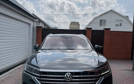 Volkswagen Touareg III, 2019 год, 5 830 000 рублей, 1 фотография