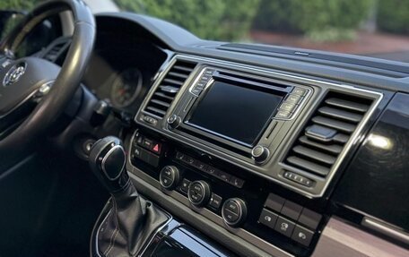 Volkswagen Multivan T6 рестайлинг, 2018 год, 5 700 000 рублей, 18 фотография