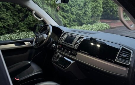 Volkswagen Multivan T6 рестайлинг, 2018 год, 5 700 000 рублей, 13 фотография