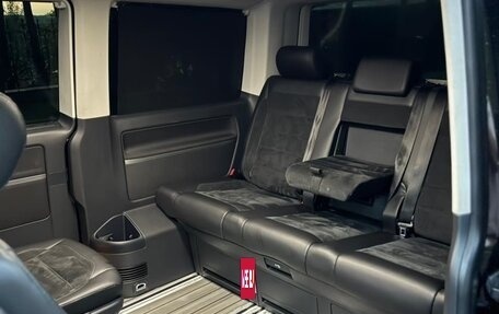 Volkswagen Multivan T6 рестайлинг, 2018 год, 5 700 000 рублей, 12 фотография