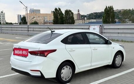 Hyundai Solaris II рестайлинг, 2018 год, 680 000 рублей, 3 фотография