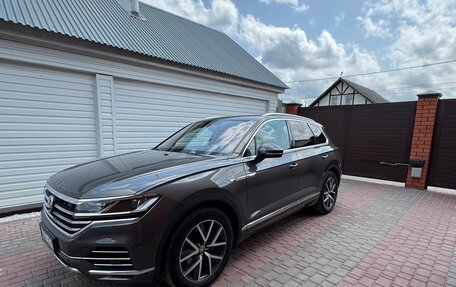 Volkswagen Touareg III, 2019 год, 5 830 000 рублей, 2 фотография