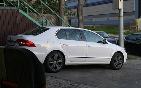 Skoda Superb III рестайлинг, 2013 год, 1 230 000 рублей, 3 фотография