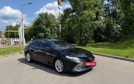 Toyota Camry, 2019 год, 3 050 000 рублей, 2 фотография