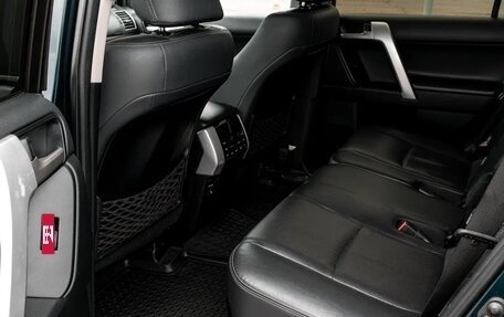 Toyota Land Cruiser Prado 150 рестайлинг 2, 2018 год, 4 500 000 рублей, 29 фотография