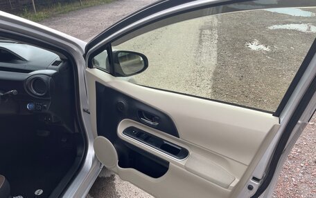 Toyota Aqua I, 2014 год, 880 000 рублей, 6 фотография
