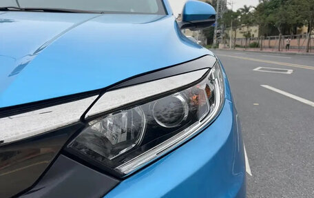Honda Vezel, 2020 год, 1 350 000 рублей, 15 фотография
