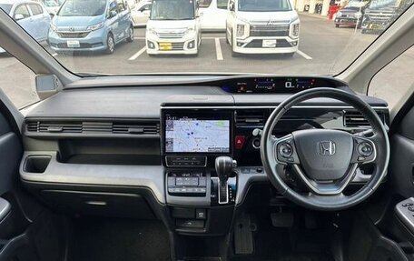 Honda Stepwgn IV, 2021 год, 1 674 000 рублей, 3 фотография